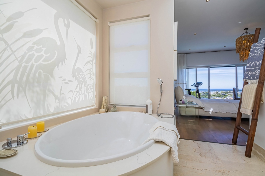 4 Bedroom Property for Sale in Whale Rock Western Cape